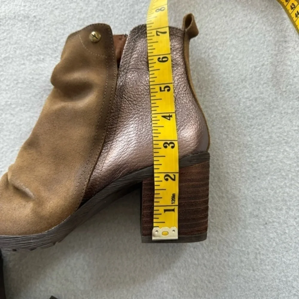 WANDA PANDA‎ EDITA lug sole side zip leather metallic  bootie Made in Spain